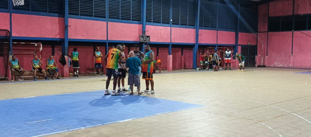inauguran torneo de maxi baloncesto
