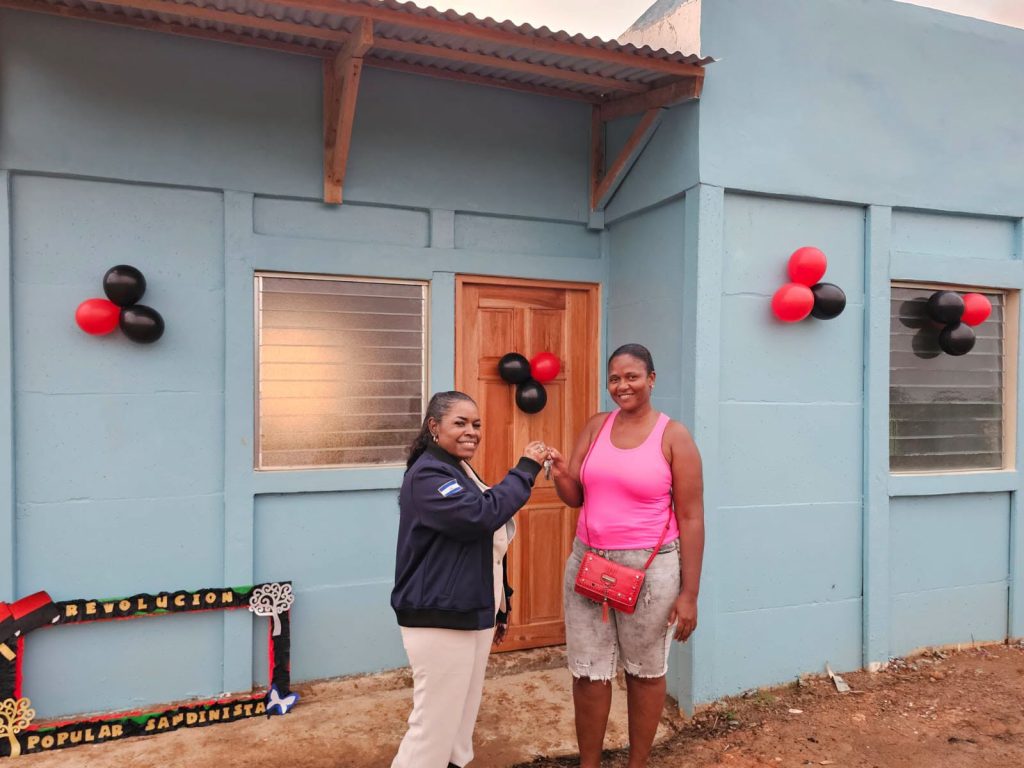 Alcaldia de Bluefields entrega viviendas dignas.